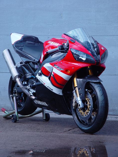 Yamaha R1 2000, Yamaha R6 Red And White, Yamaha R6 2000, Yamaha R1 2008, Yamaha R1 1998, Adrenaline Rush, Yamaha R1, Super Bikes, Racing Bikes