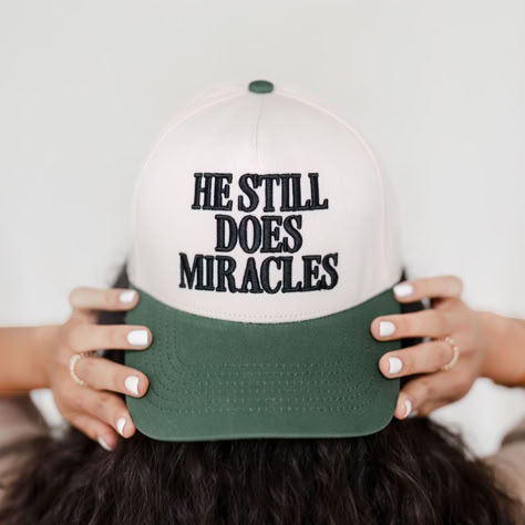 This Christian trucker hat, "He still does miracles" is a powerful reminder that God is the God of miracles! Clothing Picture Ideas, God Of Miracles, Jesus Quotes Inspirational, Western Tees, Clothing Shoot, Graphic Tees Summer, Church Merch, Bible Project, Christian Outfits