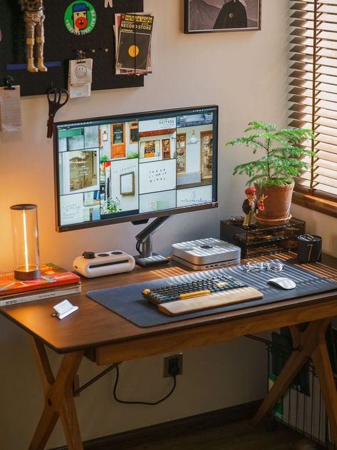 Remote Home Office, Mac Mini Desk Setup Aesthetic, Remote Desk Setup, Mac Mini Desk Setup, Dual Monitor Setup Home Office Ideas, Wooden Gaming Desk, Mac Mini Setup, Modern Minimalist Home Office, Mac Desk