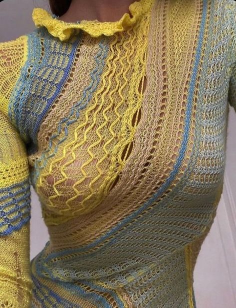 Vintage 90s Outfit, Roberta Einer, Vintage Outfits 90s, Yellow And Blue, Mode Vintage, Knit Fashion, Knitting Inspiration, Crochet Fashion, Crochet Designs