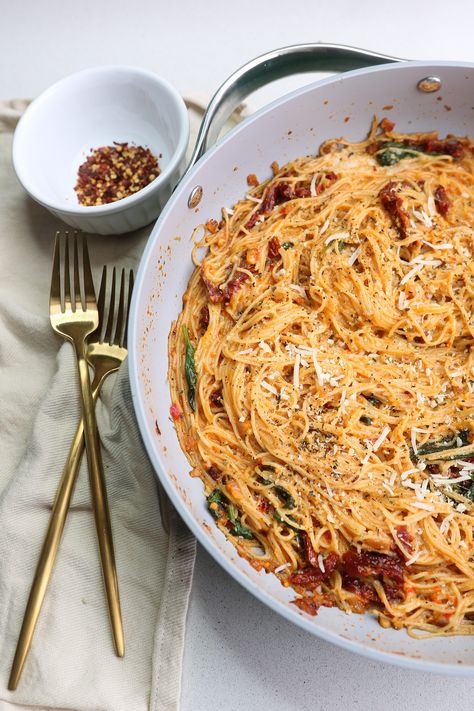 Spicy Harissa Pasta Harissa Paste Uses, Harissa Noodles, Harissa Pasta Sauce, How To Use Harissa Paste, Harissa Pasta, Capellini Pasta, Sun Dried Tomato Sauce, Harissa Chicken, Harissa Paste