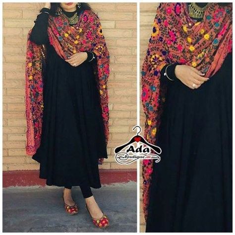 Back To Basics Part 2: Ways To Style Black Leggings – That Chic Fashion – Ankita Jaiswal Phulkari Embroidery, Phulkari Dupatta, Designer Kurti Patterns, Long Kurti Designs, Casual Indian Fashion, Pakistani Dresses Casual, Long Dress Design, Salwar Kamiz, Kurti Designs Party Wear