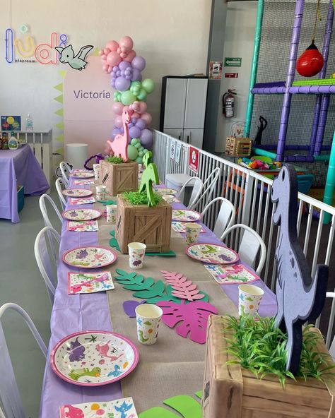 Dinosaur’s Birthday || Victoria 🦖🦕 • @ludiplayroom 🛝 🧮 #dinosaur #dino #dinoparty #birthdaydino #dinosaurs #dinosaurbirthday #dinosaurbirthdayparty #dinosauriosparty #cumpleañosdino #dinoparty #decorationdino #dinosaursdecorations #balloonsdinosaurs Dino Party Centerpiece, Toddler Girl Dinosaur Birthday Party, Pastel Dinosaur Party, Dinosaur Party Centerpiece, Girl Dinosaur Birthday Party, Girls Dinosaur Birthday, Girl Dinosaur Birthday, Dino Birthday Party