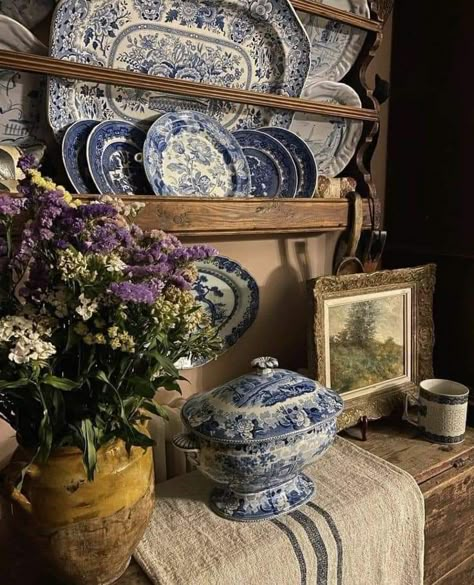 Vintage Decorating Ideas, Vintage Decorating, English Country Decor, English Decor, Blue White Decor, Blue Transferware, Romantic Country, Blue Home Decor, Country French