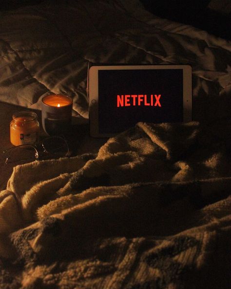 Watching Series In Bed Aesthetic, Cosy Movie Night Aesthetic, Watching Netflix Aesthetic Night, Watching A Movie Aesthetic, Watching Netflix In Bed, Movie Night Room, Watching Movies In Bed, Indoor Movie Night, How To Help Nausea