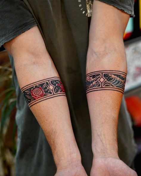 Bicep Wrap Around Tattoo Men, Yakuza Style Tattoo, Ankle Band Tattoo, Tato Maori, Wrist Band Tattoo, Unique Wrist Tattoos, Cuff Tattoo, Forearm Band Tattoos, Band Tattoo Designs