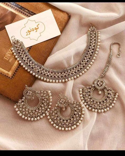 Jewelry Necklace Simple, Bridal Jewelry Sets Brides, Pakistani Bridal Jewelry, Indian Wedding Jewelry Sets, Neck Pieces Jewelry, Fancy Jewelry Necklace, Indian Bridal Jewelry Sets, Pretty Jewelry Necklaces, Bridal Jewellery Design