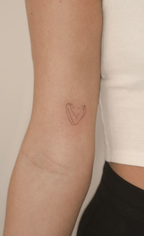 Wispy Tattoos For Women, Non Basic Tattoos, Ma Tattoo, Matching Friend Tattoos, Cute Finger Tattoos, One Line Tattoo, Ankle Tattoos For Women, Boho Tattoos, Cute Small Tattoos