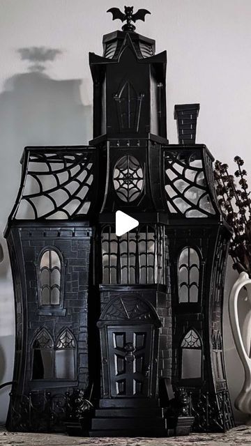 Haunted Doll House, Halloween Ceramics, Haunted Doll, Haunted Dollhouse, Haunted Castle, Haunted Dolls, Diy Dollhouse, Spray Painting, Haunted House