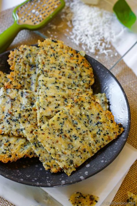 Seasoned Crackers Recipe, Savory Crackers Recipe, Italian Crackers, August Food, Gourmet Crackers, Parmesan Crisps Recipe, Crackers Homemade, Parmesan Crackers, Homemade Crackers Recipe