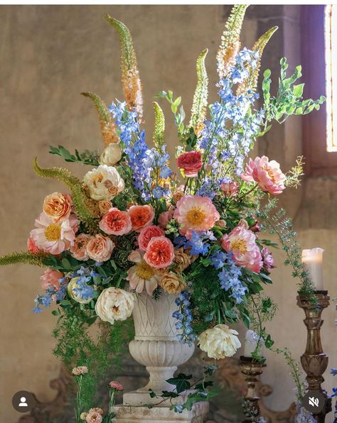 French Floral Design, Wildflower Wedding Theme, Multicolor Wedding, Church Wedding Flowers, Floristry Design, Flower Urn, Diy Floral Decor, Wedding Instagram, Victorian Wedding