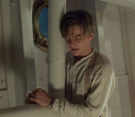 So hot Leonardo Dicaprio Titanic, Titanic Leonardo Dicaprio, Leonardo Dicaprio Photos, Leonardo Dicaprio 90s, Jack Dawson, Young Leonardo Dicaprio, Titanic Movie, Leo Dicaprio, Hot Actors