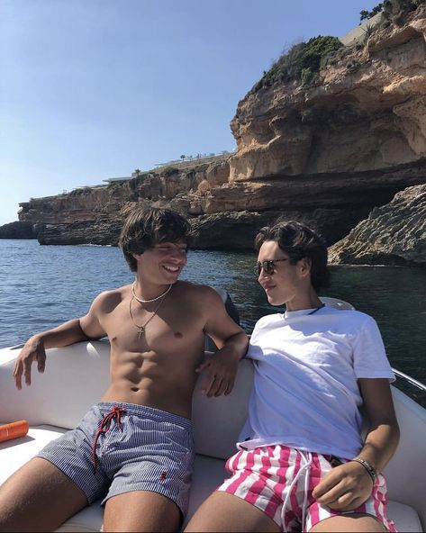 Male Best Friends Aesthetic, Male Best Friends, Old Money Men, Surfer Guys, Money Men, Surfer Boy, Men Swimwear, Mens Hairstyles Thick Hair, Guy Best Friend