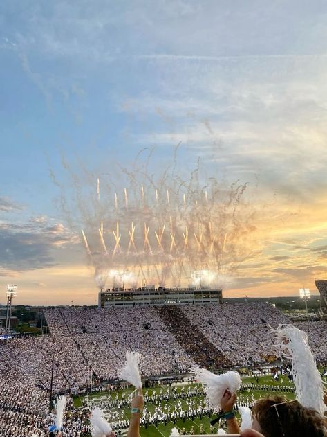 Psu Aesthetic, Penn State Aesthetic, Penn State White Out, Penn State College, Ukulele Art, Penn State Football, Football College, Penn State University, Dream College