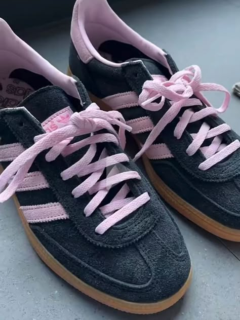 Navy Blue And Pink Aesthetic, Pink Adidas Shoes, Dr Shoes, Shoe Wishlist, Adidas Spezial, Hype Shoes, Shoe Inspo, Adidas Outfit, Aesthetic Shoes