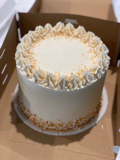 White And Gold Cake Graduation, White Cake Gold Sprinkles, White Cake With Gold Sprinkles, Plain White Two Tier Cake, 50th Birthday Cake Simple, Golden Year Birthday Cake, White Cake With Gold Flakes, Gold Cakes Birthday, Simple Cake Piping