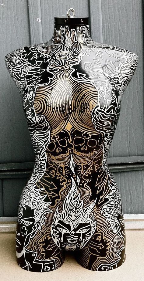 Painted Mannequin, Mannequin Decor, Mannequin Torso, Decoration Shabby, Mannequin Art, Dress Form Mannequin, Interesting Design, Dress Forms, Art Sculpture