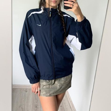 nike vintage 00’s navy white zip track jacket true... - Depop Nike Vintage Track Jacket, Vintage Nike Zip Up Hoodie, Nike Jacket Women Outfit, Vintage Nike Track Pants Outfit, Vintage Nike Jacket Outfit, Nike Track Jacket Outfit, Track Jacket Outfit Woman, Navy Windbreaker Outfit, Nike Jacket Vintage