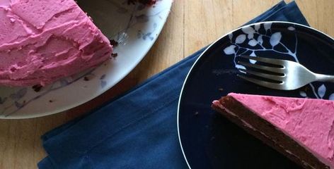 What better way to celebrate Valentine's Day than with a homemade dessert? With pink frosting! The chocolate cake is a classic, and our Beet Powder provides a natural food coloring so you can avoid the synthetic stuff in the bottle. And ... Beet Powder, 30 Minute Recipes, 30 Minute Meals Healthy, Cakes From Scratch, Quick Pickled Onions, Cake Hacks, Homemade Dessert, Pink Frosting, Natural Food Coloring