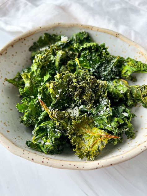 10-Minute 3 Ingredient Kale Chips Recipe - The Modern Nonna Air Fryer Kale, The Modern Nonna, Modern Nonna, Healthy Snack Choices, Most Nutrient Dense Foods, Kale Chip Recipes, Hidden Veggies, Kale Chips, Toasted Walnuts