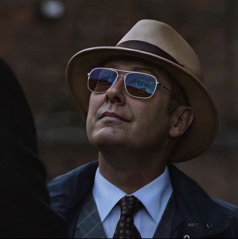 Elizabeth Keen, Raymond Reddington, Cool Pictures For Wallpaper, James Spader, The Blacklist, Cool Books, Al Pacino, Marvel Wallpaper, I Cool