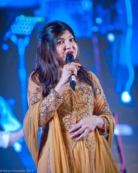 Image may contain: 1 person, dancing Bollywood Singers, Alka Yagnik, Best Music Artists, Durban South Africa, National Film Awards, New Photos Hd, Krishna Book, Green Background Video, Fire Video