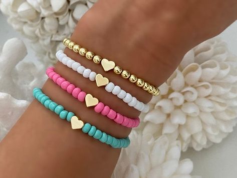 Pulseras Kandi, Preppy Jewelry, Beaded Necklace Diy, Diy Bracelets Easy, Diy Bracelet Designs, Beads Bracelet Design, Beaded Jewelry Designs, Jewelry Accessories Ideas, Handmade Wire Jewelry