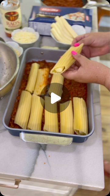 Hip2Save on Instagram: "🧀 Easy Stuffed Manicotti with String Cheese!  Ingredients: - 8 oz manicotti pasta - 1 lb ground Italian sausage - 24 oz marinara sauce - 10 string cheese sticks - 1 cup shredded mozzarella - 1 cup shredded parmesan - 1/4 cup fresh basil, chopped  Directions: 1️⃣ Preheat oven to 350°F. 2️⃣ Cook & drain pasta. 3️⃣ Brown sausage, drain fat, and mix in marinara. 4️⃣ Pour half the sauce into a 9x13 dish. 5️⃣ Stuff manicotti with string cheese, place in dish, and cover with remaining sauce. 6️⃣ Sprinkle cheeses on top, cover with foil, and bake 25 mins. Uncover and bake 5-10 more mins. Top with basil & enjoy!  #EasyRecipes #PastaLovers #WeeknightMeals #FoodHacks @raoshomemade @barillaus" Stuff Manicotti Recipes, String Cheese Stuffed Manicotti, Manicotti With String Cheese, Small Lasagna Recipe, Easy Stuffed Manicotti, Homemade Manicotti Recipe, Easy Manicotti Recipe, Baked Mozzarella Sticks, Baked Manicotti