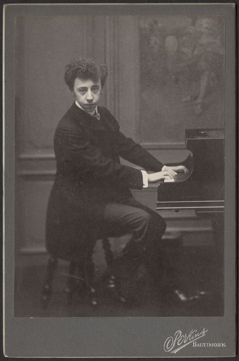 Arthur Rubinstein, Classical Musicians, Famous Musicians, Neuschwanstein Castle, Virginia Woolf, Literature Art, Waltz, Prince Harry, Historical Photos