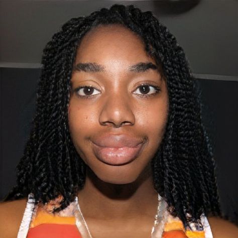 Double Lobed Lips, Black Person With Blue Eyes, Black Woman With Dimples, Black Women Hazel Eyes, Black Woman Blue Eyes, Big Lips Natural, Sugar Lips, Juicy Lips, Color Palate