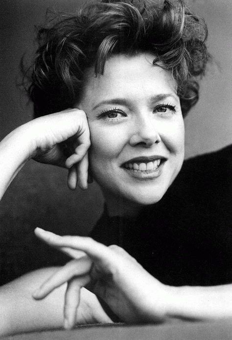 Annette Bening Hair Styles Over 50, Styles Over 50, Annette Benning, Short Curly Hair Styles, Moving To New York, San Francisco State University, Annette Bening, Topeka Kansas, Short Curly Hair