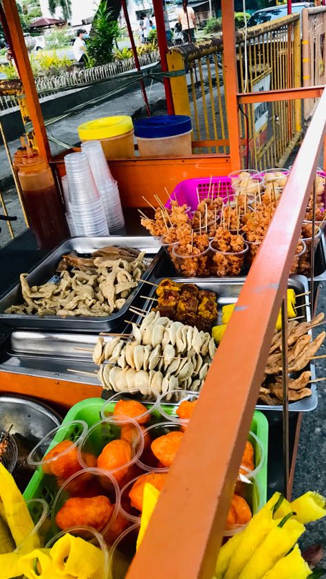 Pinoy Street Food Photography, Street Food In Philippines, Phillipines Foods, Grocery Aesthetic Philippines, Street Foods Philippines Aesthetic, Filipino Street Food Photography, Filipino Culture Aesthetic, Street Foods Philippines, Philippine Street Food