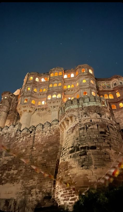 Nahargarh Fort Jaipur Night, Jaipur Aesthetic Story, Jodhpur Snap, Jaipur Night, Jaipur Aesthetic, Car Snaps, Jaisalmer Fort, Rajasthan Travel, Jaipur City