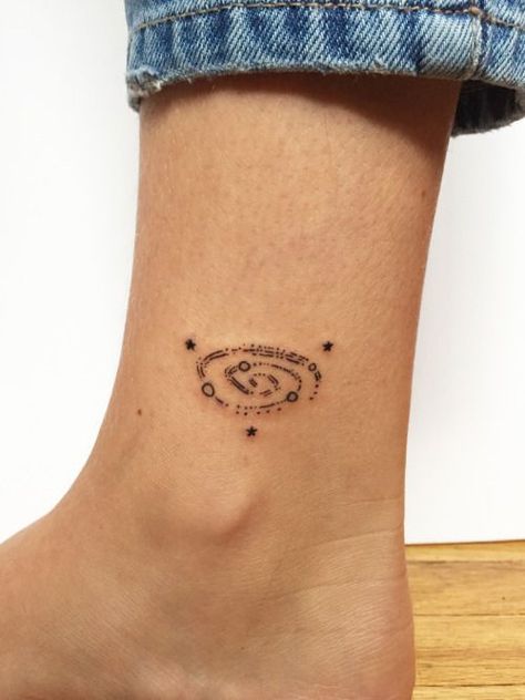 enterprisingyoungwoman: i got a little galaxy tattoo today!!!!!! ✨✨ In Every Universe Tattoo, Galaxy Line Tattoo, Space Simple Tattoo, Universe Inspired Tattoos, Simple Universe Tattoo, Cosmo Tattoo Universe, Mini Galaxy Tattoo, Tiny Galaxy Tattoo, Cosmology Tattoo