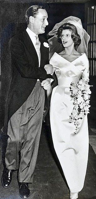 How BBC's Wedding Detectives unearthed a high-society tale of lust, hedonism and violent death | Daily Mail Online Priscilla Of Boston Wedding Dresses, High Society Wedding, Vintage Marriage, Urban Revitalization, Mother Of The Bride Dresses Vintage, Slim Keith, Chic Vintage Bride, High Line Park, Society Wedding