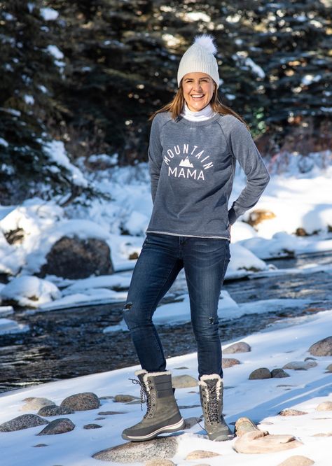 How to Style a Mountain Mama - MomTrends Mountain Style Fashion, Mom Trends, Mountain Fashion, Mountain Mama, Mountain Outfit, Mountain Style, Cozy Winter Outfits, Chic Fall Outfits, Home Clothing