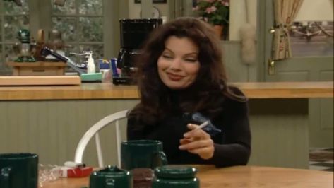 Beautiful Miss Fine smoking a cigarette. Fran Dresher, Fran Fine The Nanny, Miss Fine, Jenna Elfman, Fran Fine Outfits, Fran Drescher, Fran Fine, Beauty Hair Makeup, Aesthetic Shoes