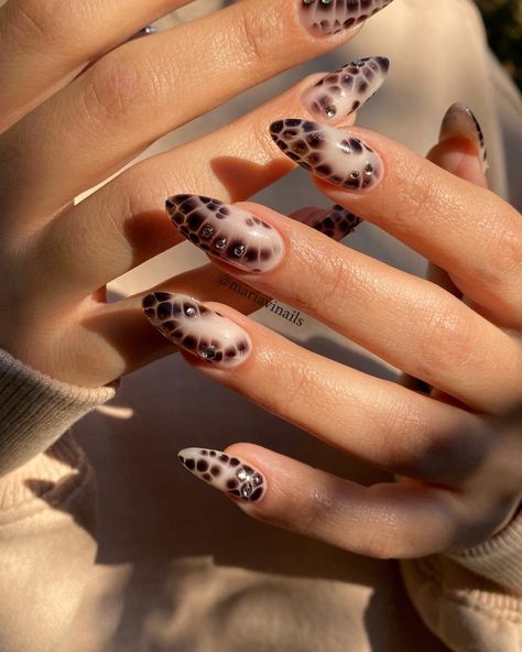 Matte Snake Nails, Fall Snake Nails, Fall Snake Skin Nails, Snake Scale Nails, Snake Pattern Nails, White Snake Nails, Nail Art Designs 2024, Serpent Nails, Nails Snake Print