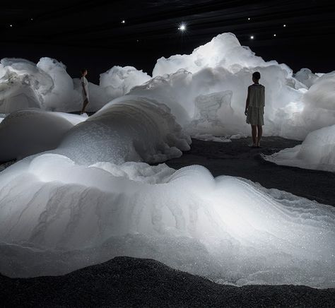 Immersive Foam Clouds Tower Over Visitors to the 2013 Aichi Triennale  http://www.thisiscolossal.com/2014/01/foam-kohei-nawa/ Colossal Art, Aichi, Dark Room, Sculpture Installation, Stage Design, Japanese Artists, Art Plastique, Exhibition Design, Light Art