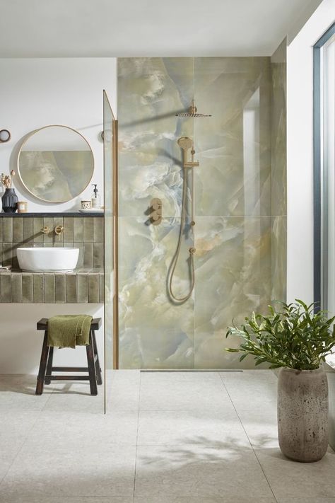 Neutral Shower Room Ideas, Full Marble Bathroom, Tv In Bathroom Ideas, Posh Bathroom, Luxury Shower Room, Bathroom Earthy, Luxury Shower Ideas, Unique Bathrooms, Sleek Bar