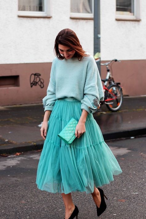 How To Wear A Tulle Skirt With Sweater? Tulle Long Skirt Outfit, Tulle Skirt With Sweater, Tulle Skirt Sweater Outfit, Tool Skirt Outfit, Blue Tulle Skirt Outfit, Tulle Skirt And Sweater, Tulle Skirt Outfit Formal, Tahoe Photoshoot, Tulle Midi Skirt Outfit