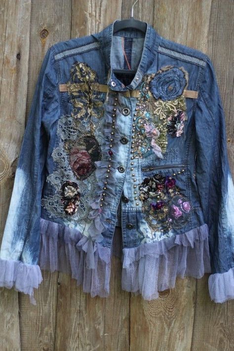 Grunge Denim Jacket, Denim Jacket Grunge, Shabby Chic Outfits, Denim Jacket With Jeans, Denim Jacket Outfits, Outfit Denim Jacket, Boho Denim Jacket, Jean Jacket Diy, Jacket With Jeans