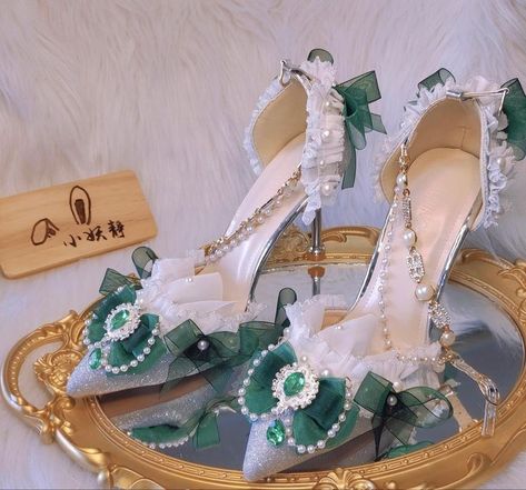 Green High Heels Aesthetic, Manhwa Princess Shoes, Manhwa Heels, Fairytale Heels, Fairy High Heels, Princess Heels, Pretty Heels, Fairy Shoes, Heels Aesthetic