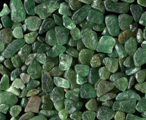 14 Supportive Crystals For Addiction (With Pictures) – Hello-Fearless Aventurine Meaning, Crystals For Wealth, Attract Luck, Crystal Uses, Green Aventurine Crystal, Aventurine Crystal, Crystals Healing Properties, Les Chakras, 24kt Gold