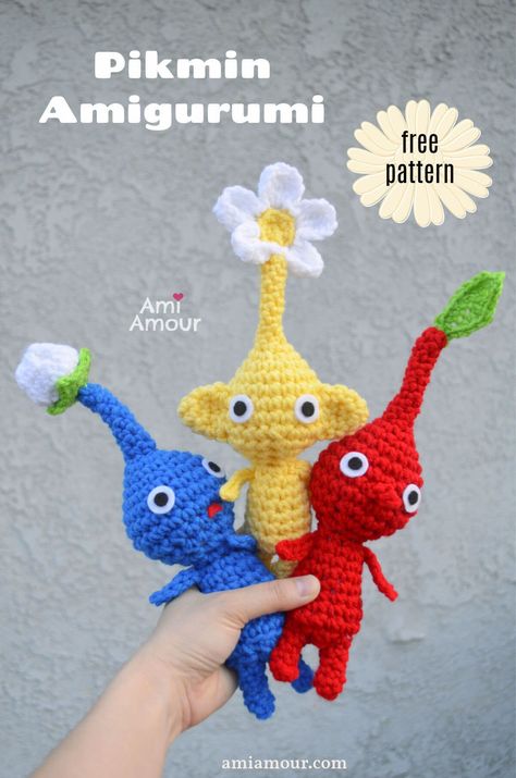 Sprout yourself some cute Pikmin amigurumi with this Free Crochet Pattern! They have 3 stages of maturation with Leaf, Bud, and Flower. Both written pattern and video tutorial included! Happy Crochet Gardening! #freecrochetpatterns #amigurumi #pikmin Pokemon Crochet Pattern, Crochet Animals Free Patterns, Crochet Design Pattern, Beginner Crochet Projects, Crochet Amigurumi Free, Haken Baby, Crochet Videos Tutorials, Fun Crochet Projects, 자수 디자인