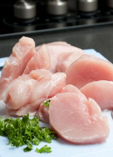 How to safely thaw chicken for dinner. What's the safest way to thaw frozen chicken? Your search ends here because I've got three safe and easy ways to thaw chicken- refrigerator, cold water, and microwave. Learn all the pros, cons, and details for each method here. #chicken #thawchicken Thawing Chicken, Thaw Chicken Breast, Defrost Chicken, Homemade Chicken Nuggets, Easy Chicken And Rice, Rice Soup Recipes, Baked Chicken Tenders, Easy Baked Chicken, Food Mood