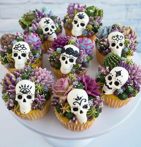 Crazy Desserts, Halloween Cupcake Cake, Skull Cupcakes, Tattoo Skulls, Decorated Cupcakes, Holiday Cupcakes, Halloween Baking, Cupcake Ideas, Cupcake Cake