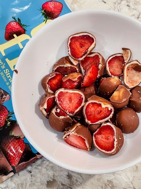 february favorites Tru Fru Strawberries Recipe, Tru Fruit Recipe, Diy Tru Fru, Tru Fru Strawberries, Homemade Tru Fru, After Dinner Snack, Tru Fru, Strawberry Peanut Butter, Frozen Berries