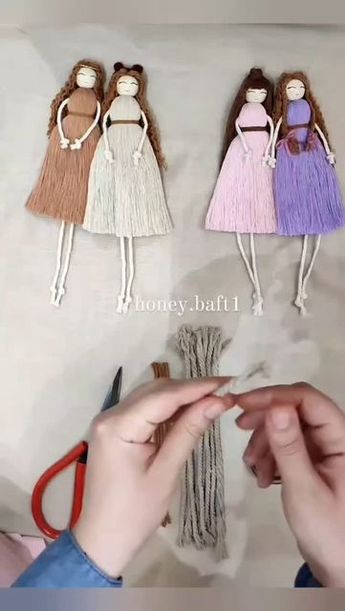 Diy Yarn Dolls, Easter Planter Ideas, Simpul Makrame, Dolls Handmade Diy, Pola Macrame, Wall Shelves Diy, Diy Home Decor Wall Shelves, Easter Board, Diy Home Decor Dollar Store