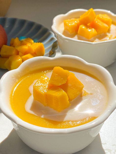 Chinese Mango Pudding Recipe, Hong Kong Mango Pudding, Chinese Jello Dessert, Mango Pudding Chinese, South Asian Desserts, Mango Custard Pudding, Chinese Food Dessert, Asian Mango Dessert, Asian Deserts Recipe